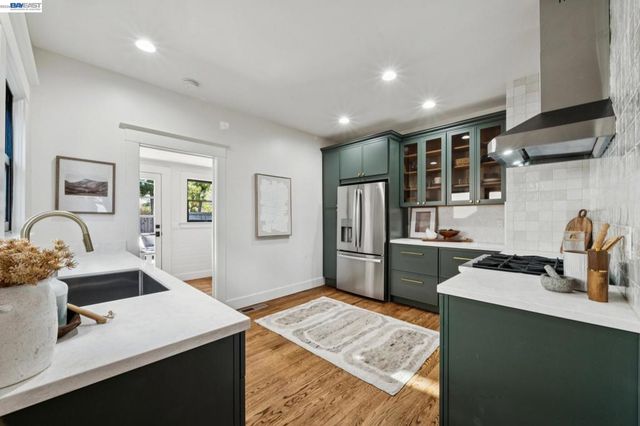 3868 GREENWOOD AVE, Oakland, CA 94602