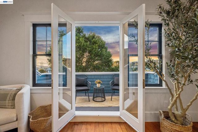 3868 GREENWOOD AVE, Oakland, CA 94602