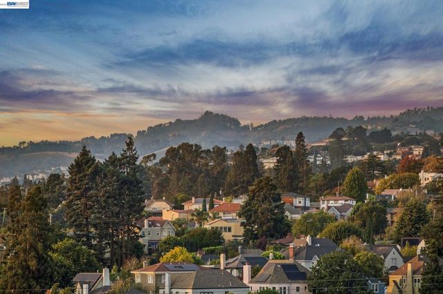 3868 GREENWOOD AVE, Oakland, CA 94602
