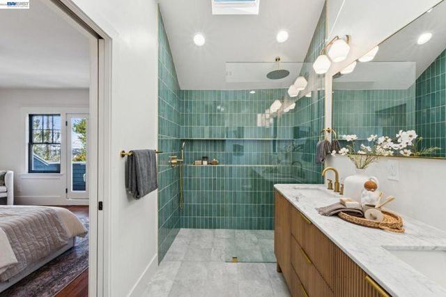 3868 GREENWOOD AVE, Oakland, CA 94602
