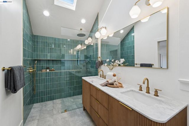 3868 GREENWOOD AVE, Oakland, CA 94602