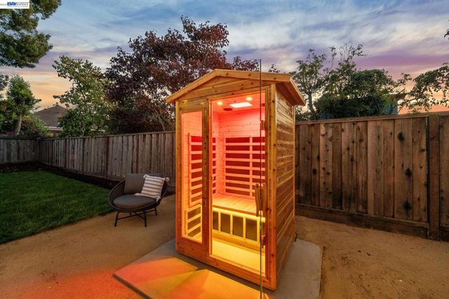 3868 GREENWOOD AVE, Oakland, CA 94602