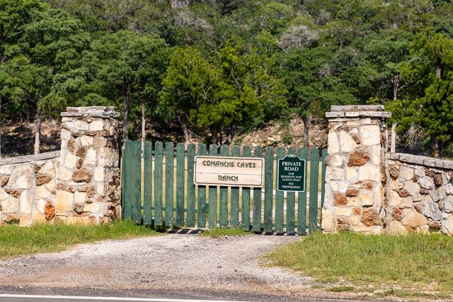 174 Cedar Rock Trail, Hunt, TX 78024