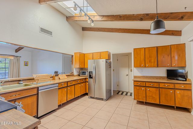 2820 DEVILS TOWER Circle, El Paso, TX 79904