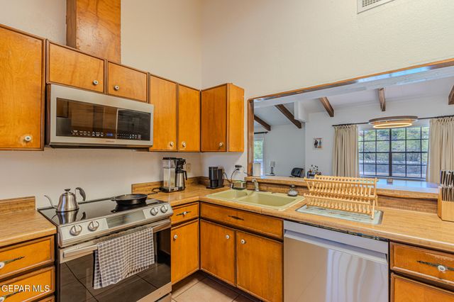 2820 DEVILS TOWER Circle, El Paso, TX 79904