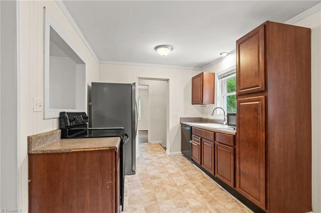 1700 Old Hollow Road, Walkertown, NC 27051