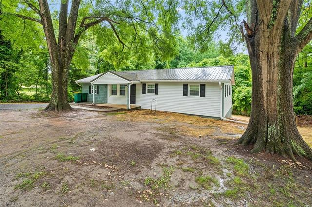 1700 Old Hollow Road, Walkertown, NC 27051