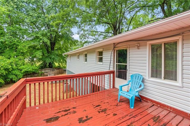 1700 Old Hollow Road, Walkertown, NC 27051