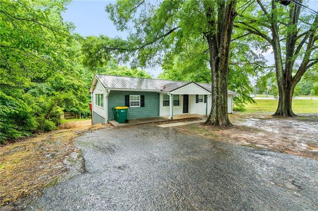 1700 Old Hollow Road, Walkertown, NC 27051