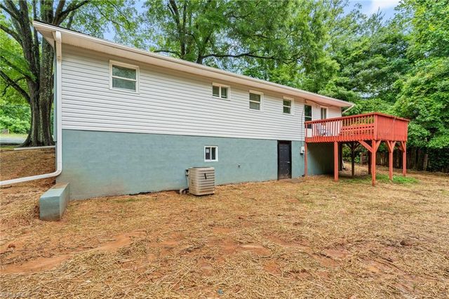 1700 Old Hollow Road, Walkertown, NC 27051