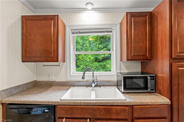 1700 Old Hollow Road, Walkertown, NC 27051