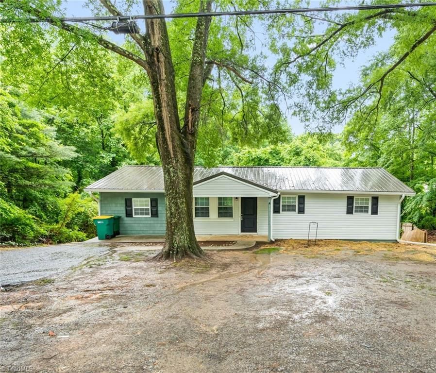 1700 Old Hollow Road, Walkertown, NC 27051