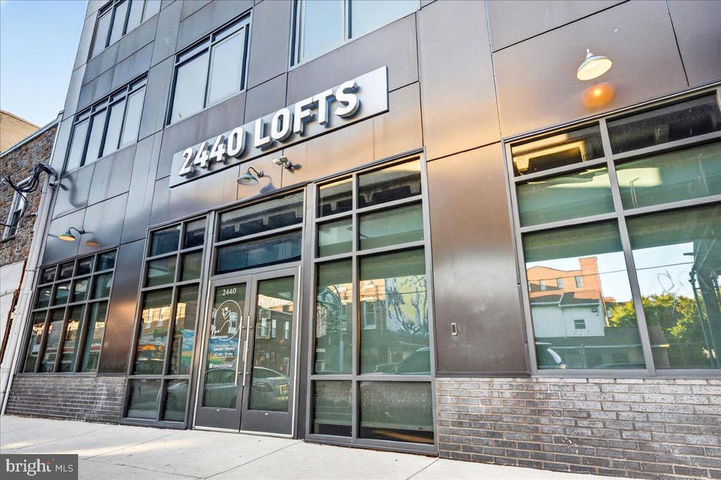 2440 KENSINGTON AVE #100, Philadelphia, PA 19125 — exterior