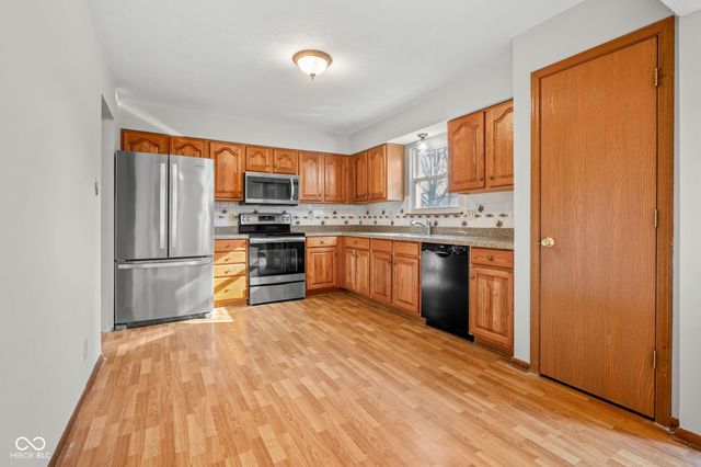 11829 Corbin Drive, Fishers, IN 46038