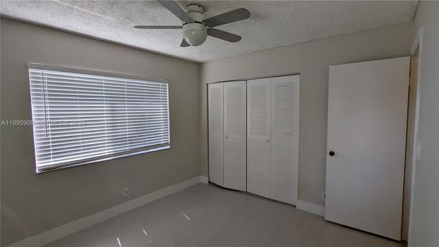 460 Lakeview Dr 4, Weston, FL 33326
