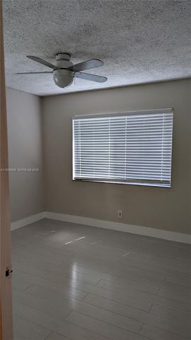 460 Lakeview Dr 4, Weston, FL 33326