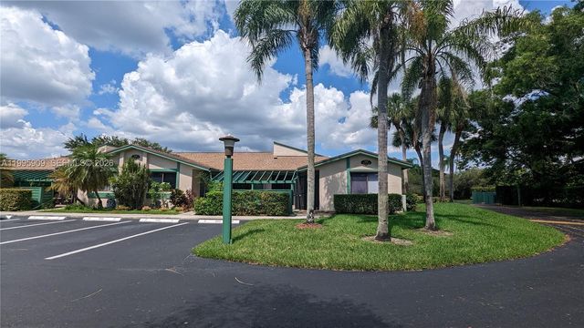 460 Lakeview Dr 4, Weston, FL 33326