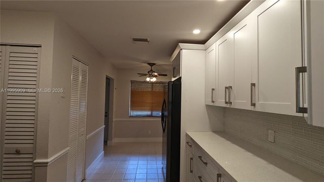 460 Lakeview Dr 4, Weston, FL 33326