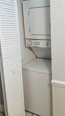 460 Lakeview Dr 4, Weston, FL 33326