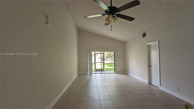 460 Lakeview Dr 4, Weston, FL 33326