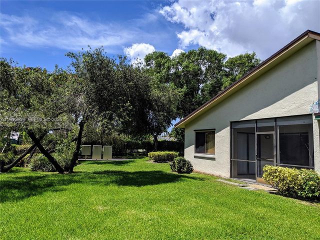 460 Lakeview Dr 4, Weston, FL 33326