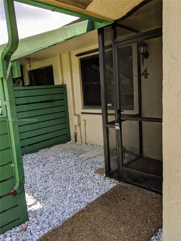 460 Lakeview Dr 4, Weston, FL 33326