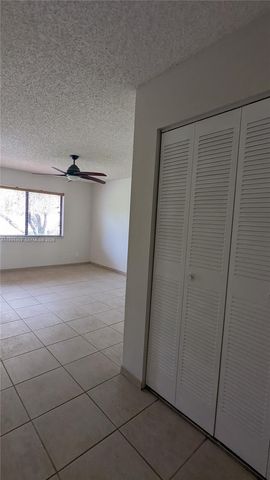 460 Lakeview Dr 4, Weston, FL 33326
