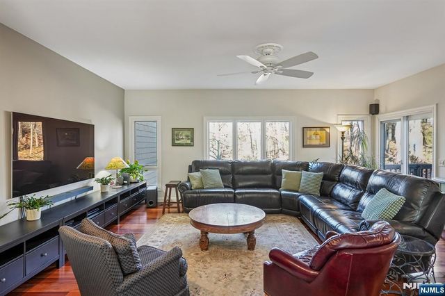 51 Mill Pond 51, Woodland Park, NJ 07424