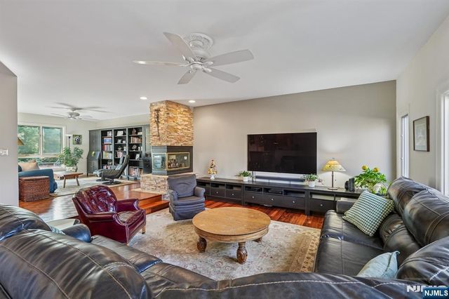 51 Mill Pond 51, Woodland Park, NJ 07424