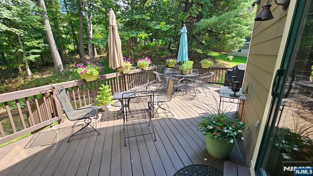 51 Mill Pond 51, Woodland Park, NJ 07424