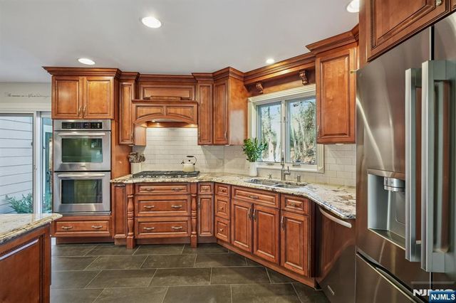 51 Mill Pond 51, Woodland Park, NJ 07424