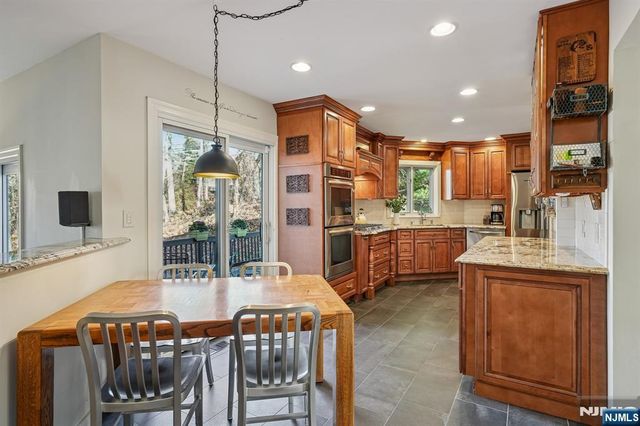 51 Mill Pond 51, Woodland Park, NJ 07424