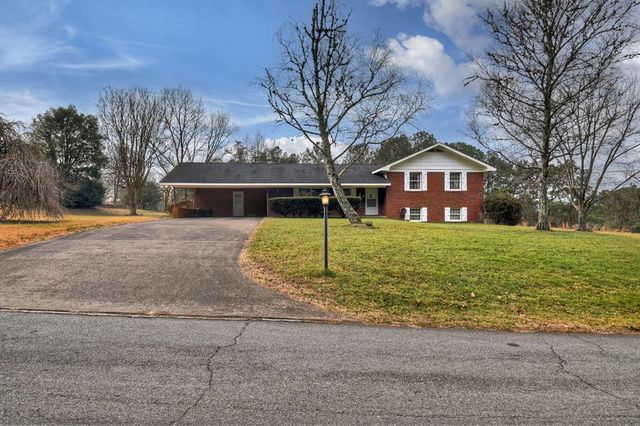 330 Colonial Avenue, Copperhill, TN 37317