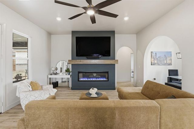 11524 NW 103rd Street, Yukon, OK 73099