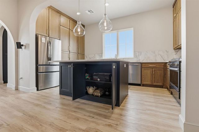 11524 NW 103rd Street, Yukon, OK 73099