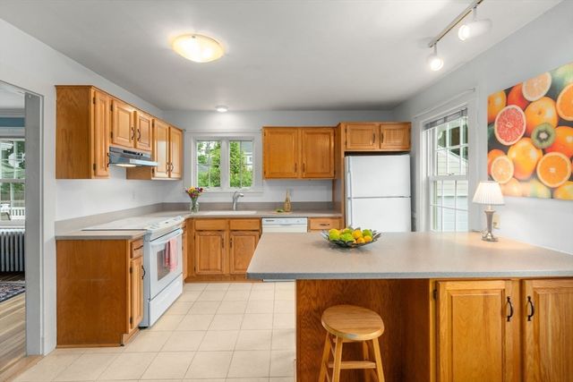 34 Pleasant St, Newton, MA 02465