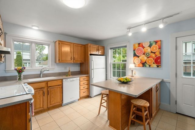 34 Pleasant St, Newton, MA 02465