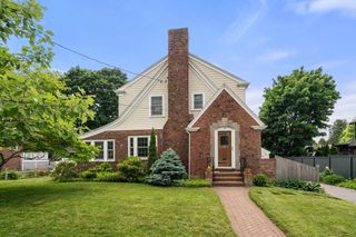 34 Pleasant St, Newton, MA 02465