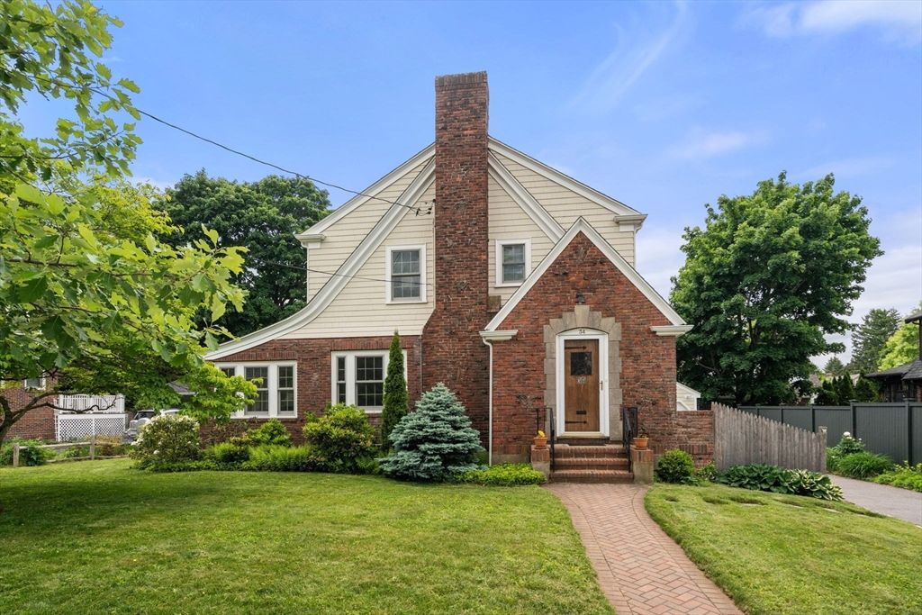 34 Pleasant St, Newton, MA 02465