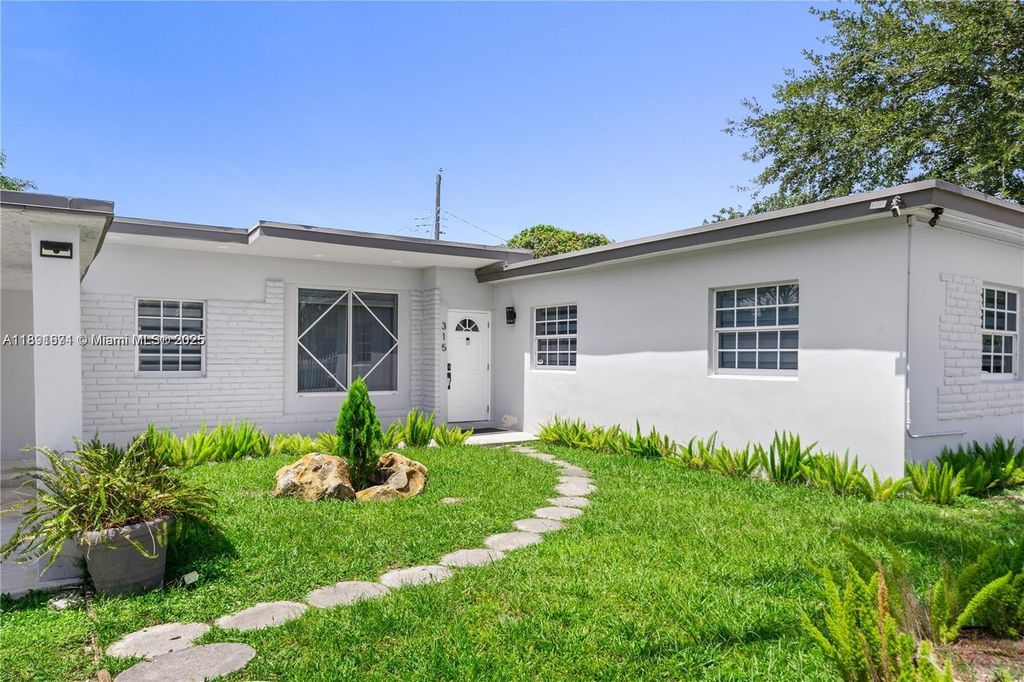 315 NW 106th St, Miami, FL 33150