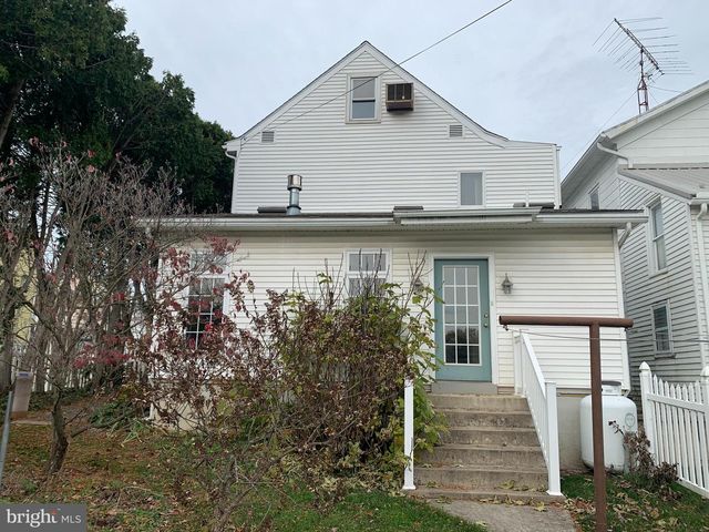 32 CHESTNUT STREET, Newville, PA 17241