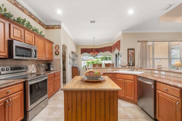 10 Woodgate Place, Palm Coast, FL 32164