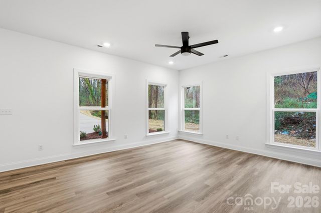 423 Queens Court, Gastonia, NC 28052