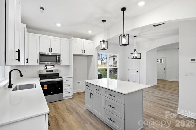 423 Queens Court, Gastonia, NC 28052