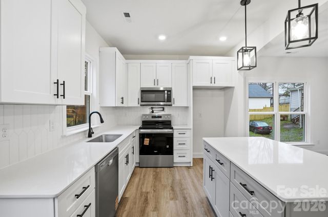 423 Queens Court, Gastonia, NC 28052