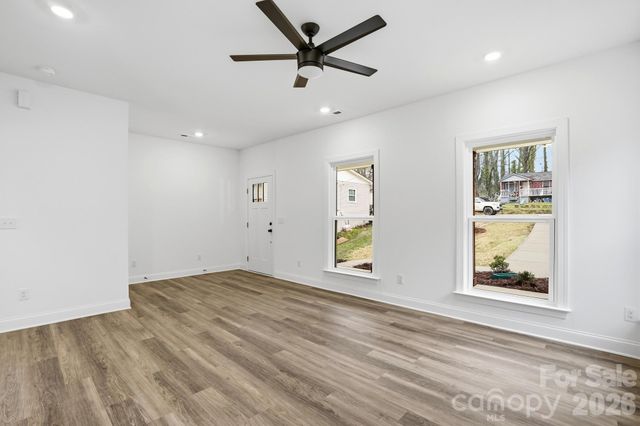 423 Queens Court, Gastonia, NC 28052