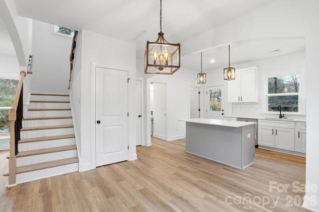 423 Queens Court, Gastonia, NC 28052