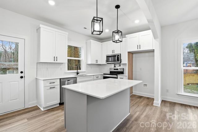 423 Queens Court, Gastonia, NC 28052