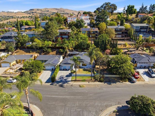 758 Candlestick Way, San Jose, CA 95127