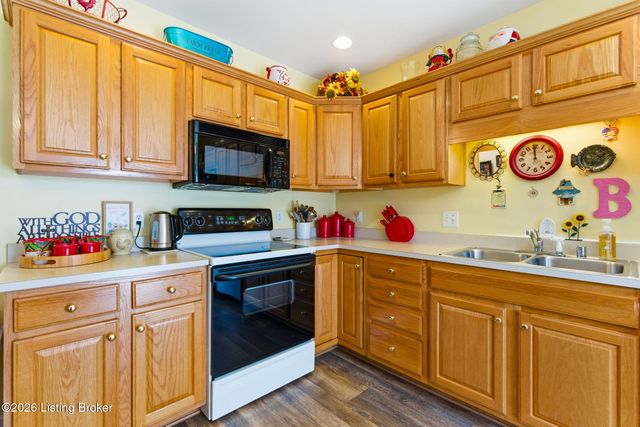 8631 Applegate Village Dr, Louisville, KY 40219